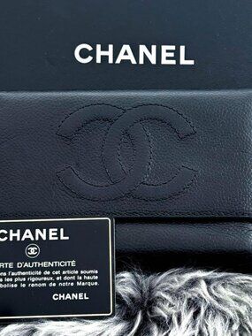 Chanel Wallet Coco Stitch Jumbo CC Logo Caviar Trifold